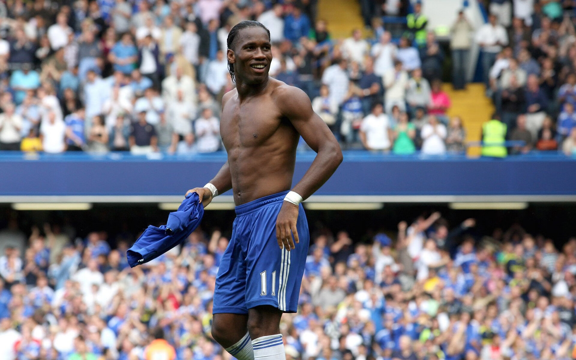 阿森纳在转会市场上引进经验丰富的中场球员，阿森纳转会净投入